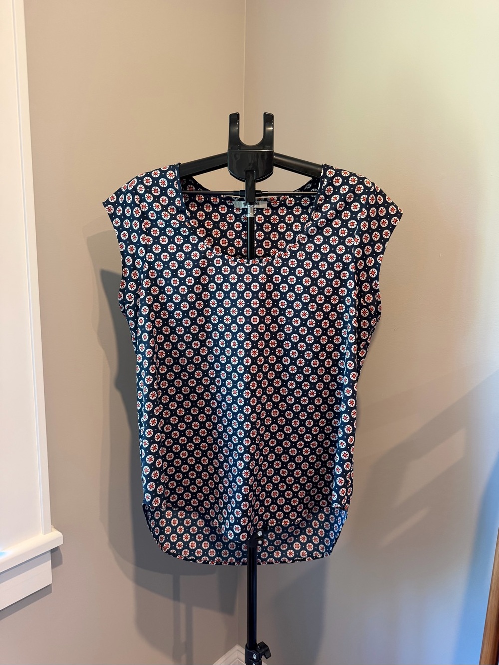Daniel Rainn Navy Floral Cap-Sleeve Blouse - Navy / Red
